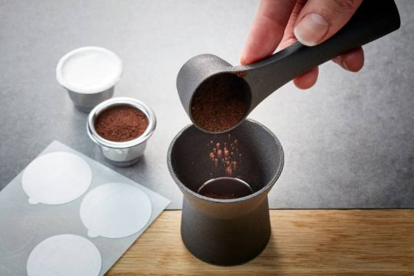 Geniet van duurzame koffie met onze herbruikbare capsules. Vul, verzegel en zet je favoriete koffie. Hoogwaardige kwaliteit, gemak gegarandeerd.